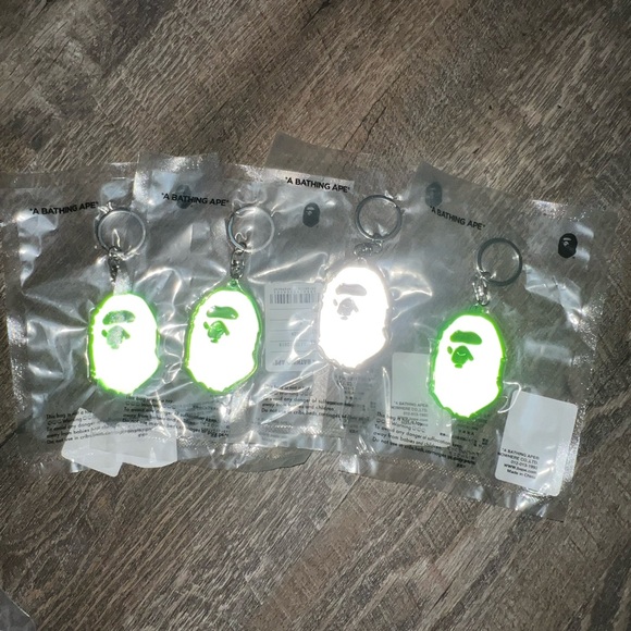 Bape reflective keychain - Picture 5 of 8